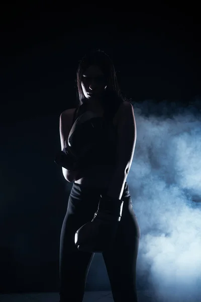 Retrato Silueta Con Humo Blanco Fondo Modelo Femenino Con Guantes —  Fotos de Stock