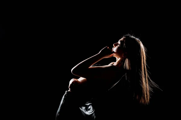 Портрет Красивой Женщины Модели Позирующей Модном Черном Лифчике Латексных Брюках — стоковое фото