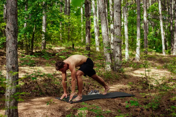 Healthy Lifestyle Fitness Sporty Man Stretching Run Early Morning Mountain — Stock Photo, Image