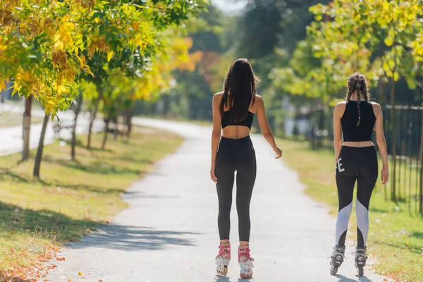 Rearview Two Young Fit Women Roller Skates Riding Outdoors Urban — Stock Photo, Image