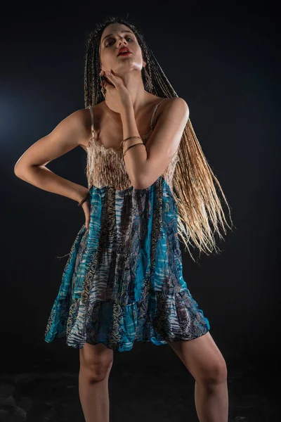 Retrato Una Chica Encantadora Con Trenzas Con Una Mirada Mística —  Fotos de Stock