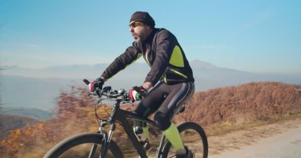 Bicicletta Cavalcando Strada Campagna — Video Stock