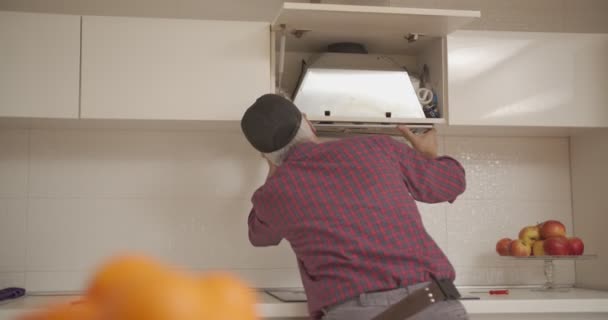 老人ホームで働く 修理の概念 — ストック動画