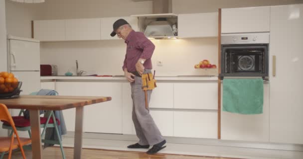 老人ホームで働く 修理の概念 — ストック動画