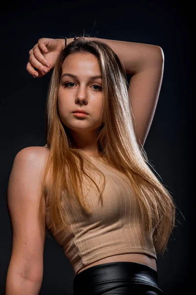 Body Shot Beauty Modern Girl Wearing Tube Top Black Background — Stock Photo, Image