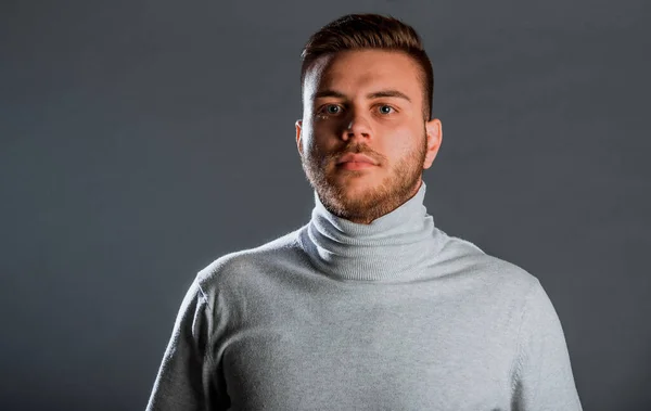 Trendiger Moderner Junger Mann Trendigen Polo Pullover Aus Wolle — Stockfoto