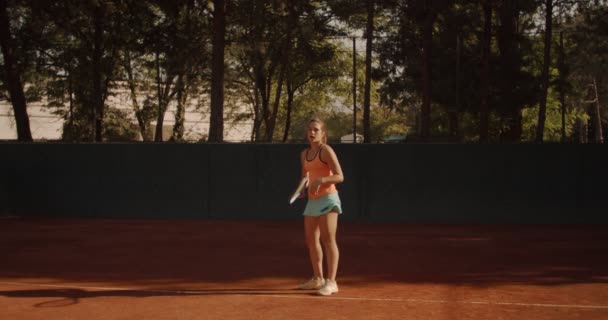 Tennisspelare Tränar Morgonen Slow Motion — Stockvideo