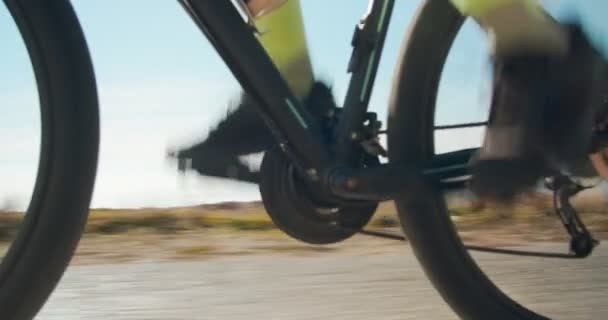 Vista Angolo Basso Ciclista Senior Sella Una Strada Collina — Video Stock