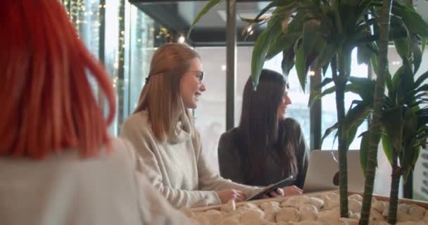 Business Team Har Møde Kaffebar Slow Motion – Stock-video