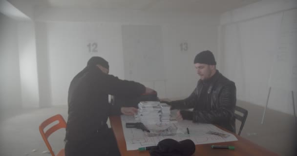 Infractorii Aplaudă Numără Banii Furați — Videoclip de stoc