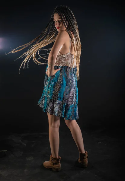 Retrato Una Chica Encantadora Con Trenzas Con Una Mirada Mística —  Fotos de Stock