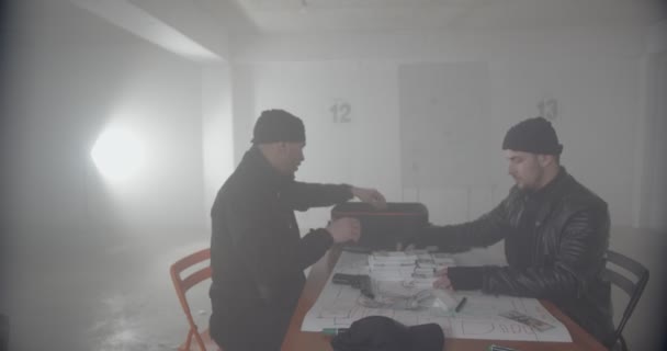 Infractorii Aplaudă Numără Banii Furați — Videoclip de stoc