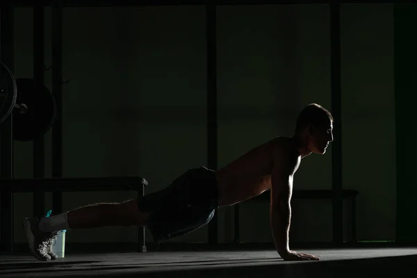 Atleta Forte Fazer Flexões Dentro Casa Perspectiva Perto Estilo Vida — Fotografia de Stock