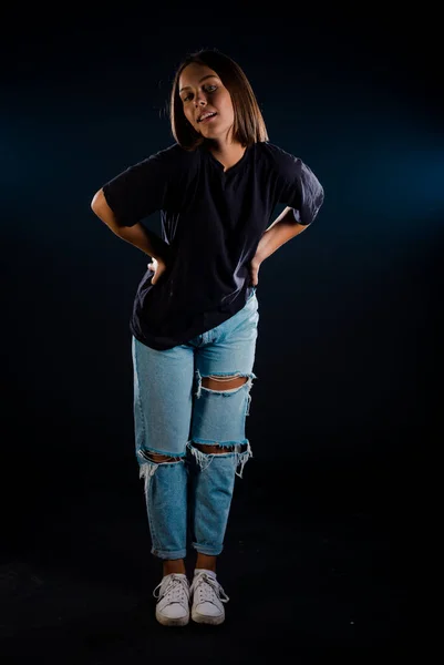 Studio Body Shot Trendy Young Woman Wearing Modern Ripped Pants — Stock Photo, Image
