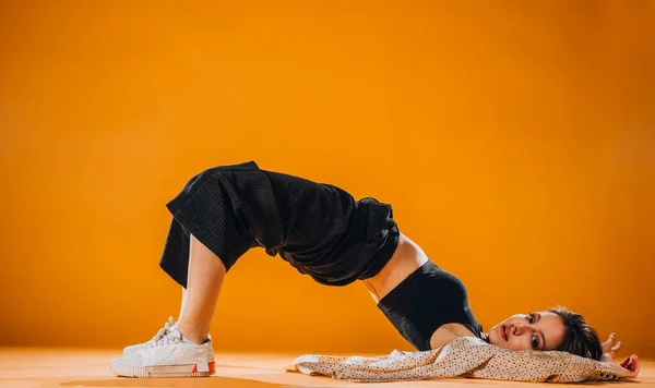 Artista Dança Contemporânea Praticando Uma Rotina Dança — Fotografia de Stock