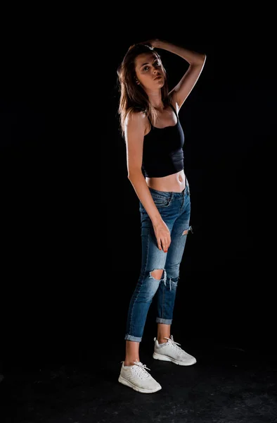 Studio Body Shot Una Atractiva Mujer Posando Con Ropa Elegante — Foto de Stock