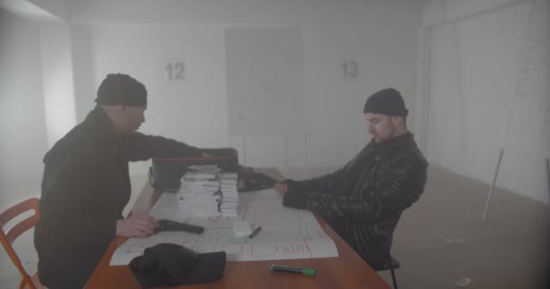 Infractorii Aplaudă Numără Banii Furați — Videoclip de stoc