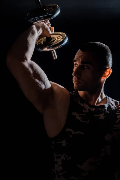 Muskulösa Stiliga Män Som Gör Hälso Och Fitness Övningar Gym — Stockfoto