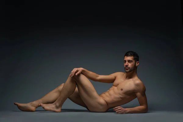 Fashion Nude Photo Male Model Seductive Figure Lying Isolated Floor — Stock Photo, Image