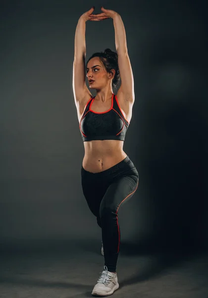Attraktive Junge Kaukasisch Amerikanische Sport Fitness Frau Sportbekleidung Posiert Beim — Stockfoto