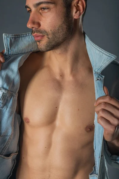 Bild Eines Jungen Gut Aussehenden Machos Mit Bauch Und Offener — Stockfoto