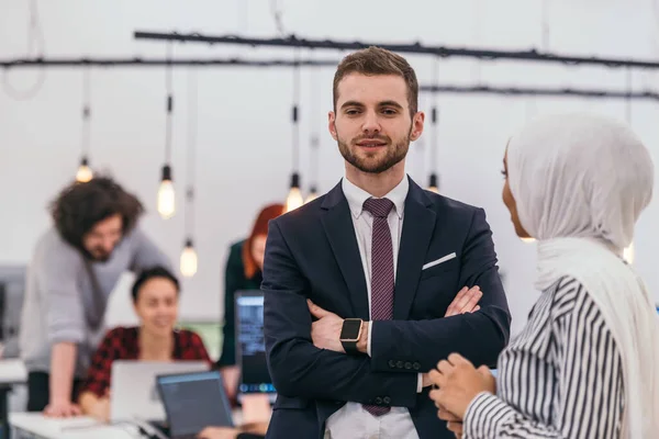 Retrato Empresario Formal Una Joven Mujer Negocios Afroamericana Posando Con — Foto de Stock