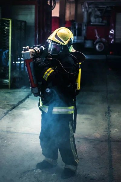 Portrait Female Firefighter Wearing Helmet All Safety Equipment While Holding — Stock Photo, Image