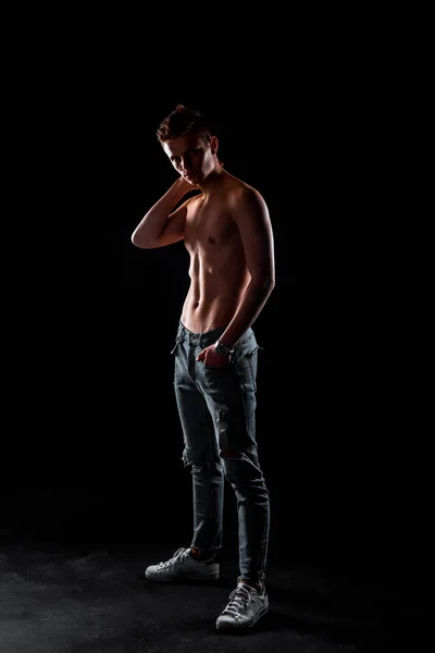 Torso Aufnahme Eines Coolen Jungen Halbnackten Mannes Jeans Modernen Stil — Stockfoto