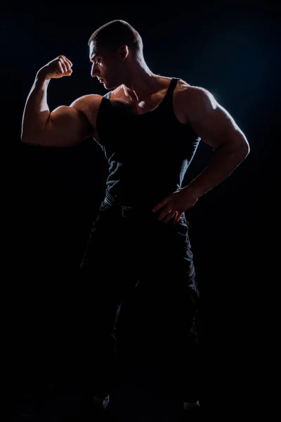Culturista Hombre Con Cuerpo Perfecto Hombros Bíceps Tríceps Pecho — Foto de Stock