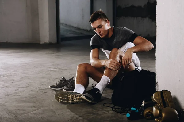 Boxer Sta Preparando Addestramento Accessori Sportivi — Foto Stock