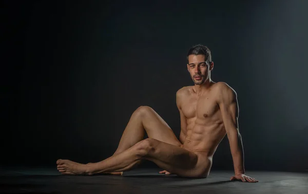 Gorgeous Naked Male Model Sitting Isolated Floor Studio While Looking — Stock Photo, Image