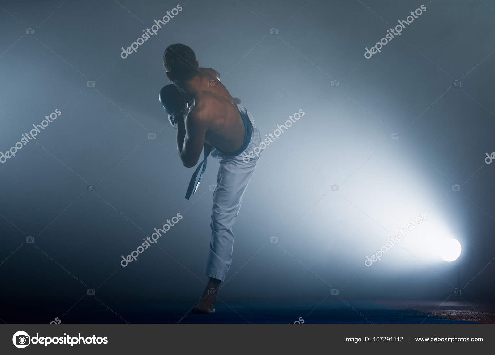 Молодой Сильный Мужчина Белом Кимоно Самбо Джиу Джитсу Других.