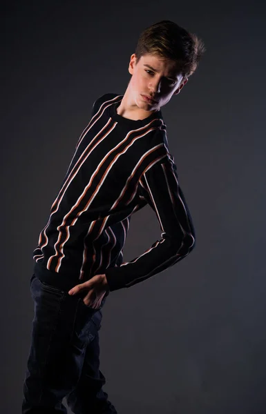 Mensen Levensstijl Concept Aantrekkelijke Jonge Blanke Man Goed Humeur Pullover — Stockfoto