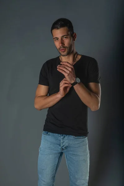 Close Retrato Belo Modelo Masculino Com Uma Barba Vestindo Camisa — Fotografia de Stock