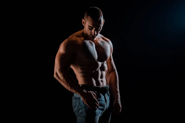 Músculo Homem Torso Fundo Preto Musculação Atleta Retrato — Fotografia de Stock
