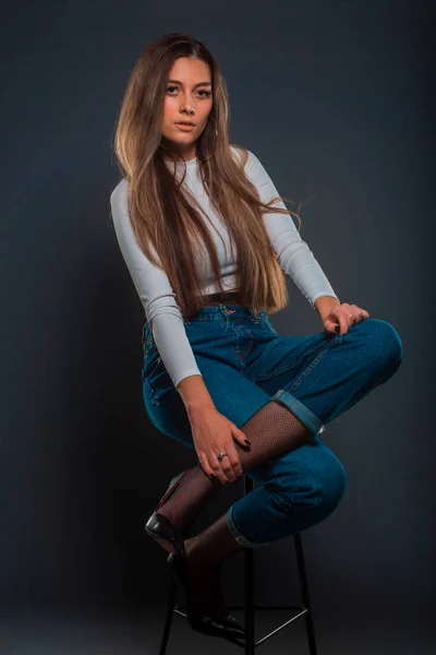Body Shot Cool Modern Girl Wearing White Top Blue Jeans — Stock Photo, Image
