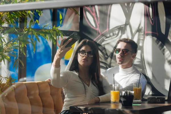 Colegas Que Passam Tempo Juntos Uma Pausa Enquanto Trabalham Projeto — Fotografia de Stock