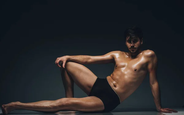 Sexy Muscular Fitness Homem Mostrando Seis Pack Músculos Sem Gordura — Fotografia de Stock