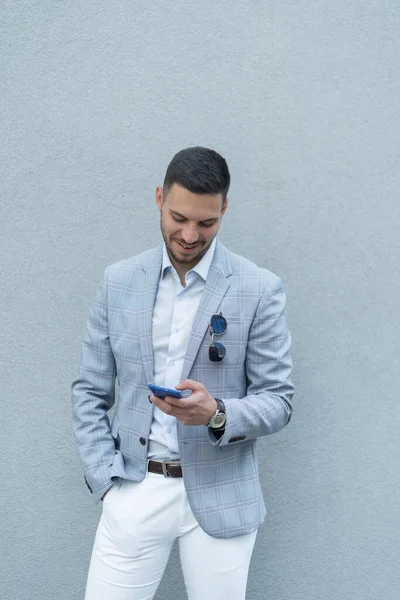 Bonito Homem Negócios Está Feliz Com Ofer Que Ele Recived — Fotografia de Stock