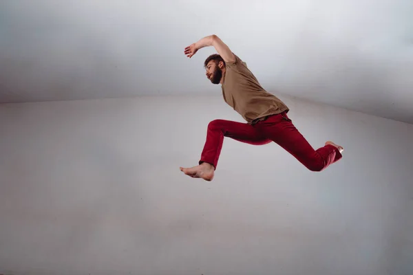 Flexibel Ung Dansare Som Utför Stilren Dansrörelse — Stockfoto