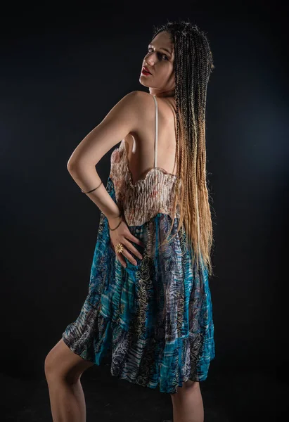 Retrato Una Chica Encantadora Con Trenzas Con Una Mirada Mística —  Fotos de Stock