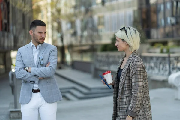 Two Urban Business People Talking Plan Company — Stock Photo, Image