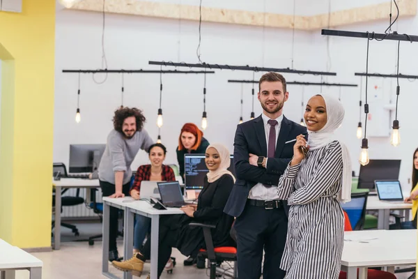 Retrato Empresario Formal Una Joven Mujer Negocios Afroamericana Posando Con —  Fotos de Stock