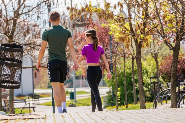 Sportpaar Läuft Gemeinsam Park Junge Leute Joggen Gemeinsam Beim Fitnesstraining — Stockfoto