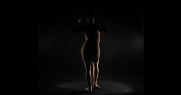 Mężczyzna Tancerz Taniec Tyłu Nienormalnie Zwolnionym Tempie — Wideo stockowe
