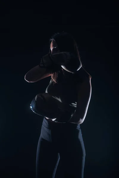 Σιλουέτα Πορτρέτο Σκούρα Αντίθεση Μιας Νεαρής Γυμναστικής Που Φοράει Γάντια — Φωτογραφία Αρχείου