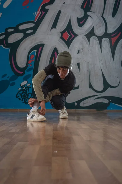 Garajda Dans Modern Rapçi Kentsel Yaşam Tarzı Hip Hop — Stok fotoğraf