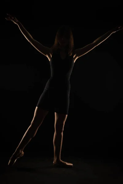 Silhouette Belle Jeune Ballerine Posant Sur Pointes Chaussures — Photo