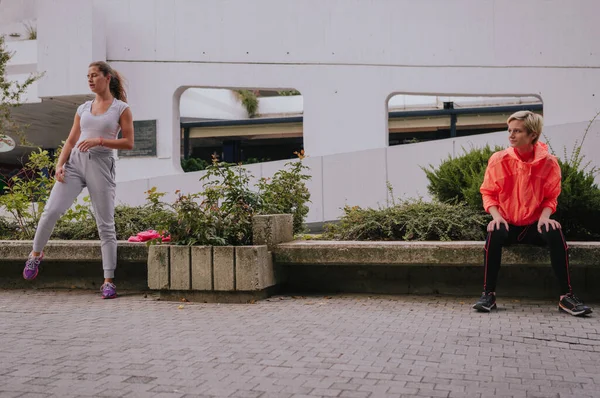 Tiro Livre Jovem Atlético Meninas Vestidas Com Sportswear — Fotografia de Stock