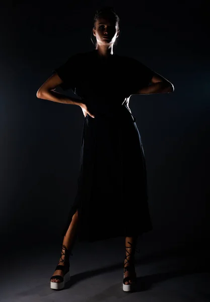 Kroppsfoto Cool Ung Kvinna Klädd Modern Stil Kläder — Stockfoto